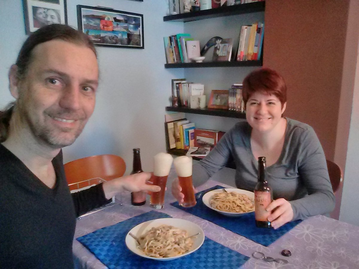 yaicita13's tweet photo. Que bueno es compartir con @Arritrancos  una buena cerveza @c_cerveza. Gracias @embou_masmovil. https://t.co/008qYup9yG