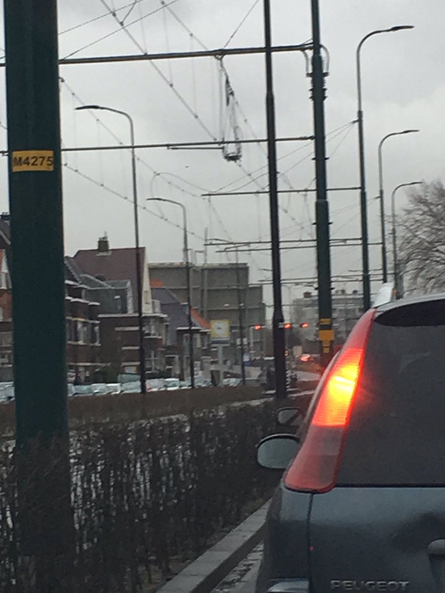 tonywilliams88's tweet photo. @Rijswijktweets Wat is de logica achter het bijna elke ochtend opendoen van de Hoornbrug, midden in de spits op een drukke uitvalsweg? https://t.co/Wja1zTCXGG
