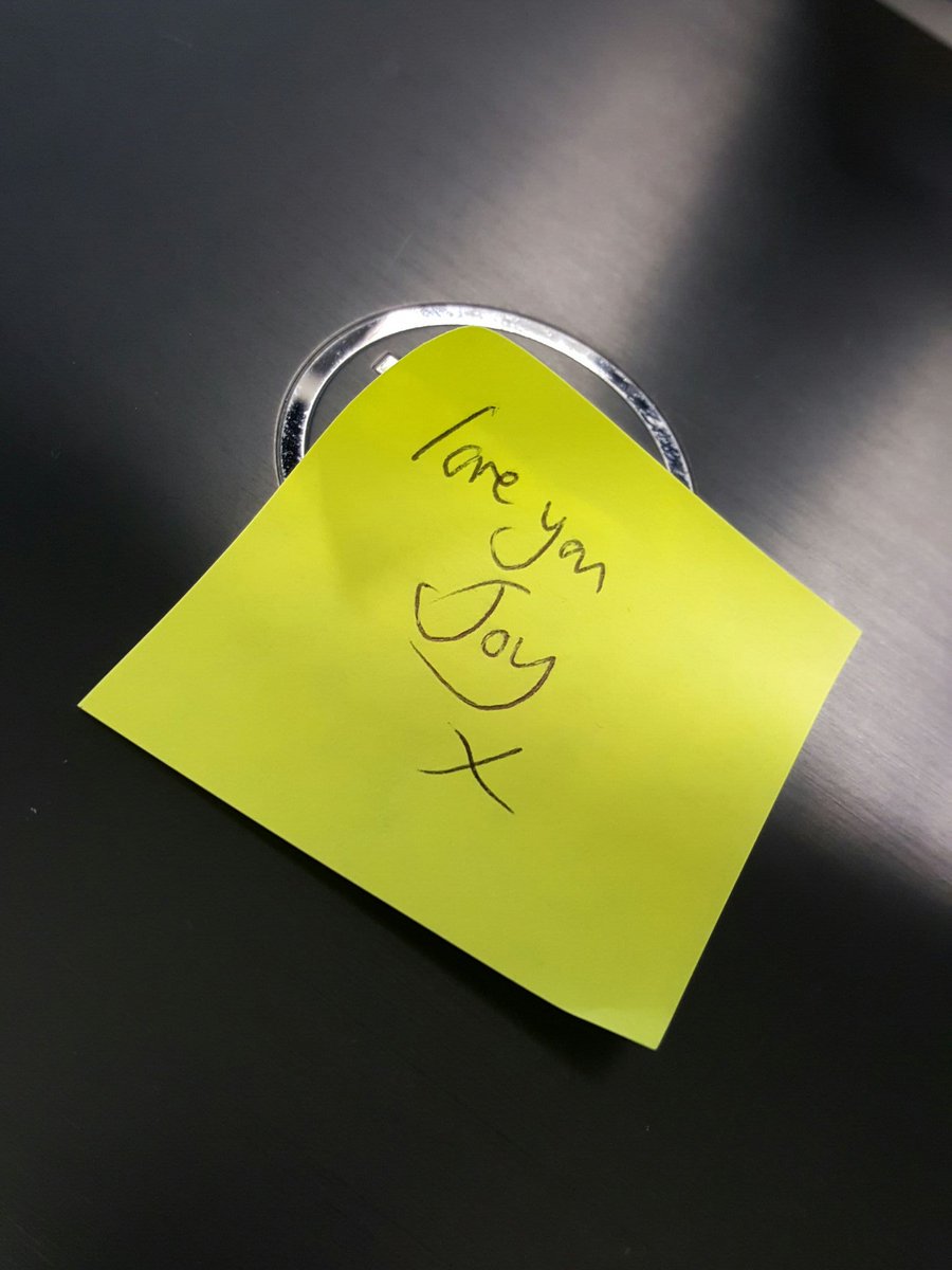 joyh_e's tweet photo. Left by colleague @Hibbitt15 as I was on the phone & couldn't say hi. I work with such lovely people! #WeekOfHoC #sharing the love https://t.co/QKsUtkLCrp