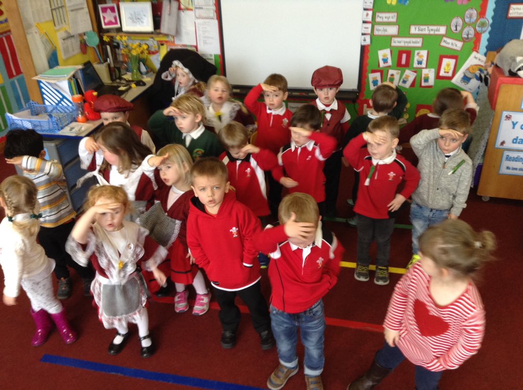 PenllergaerP's tweet photo. Afternoon Nursery singing songs for St David's Day. Super actions too. Da iawn. #ppsnur #ppscym https://t.co/8OqaKIg5X8