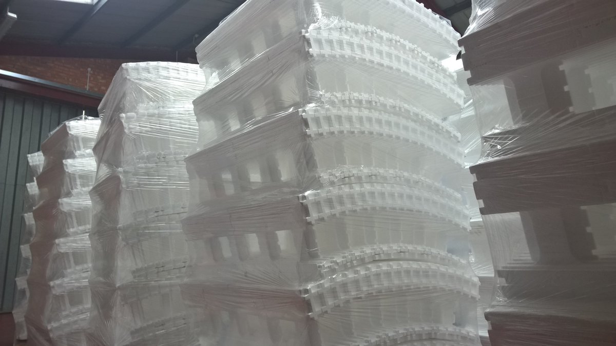 BecoWallform's tweet image. Lots of curved #Wallform #ICF wallblocks in the loading bay ready to depart for site!