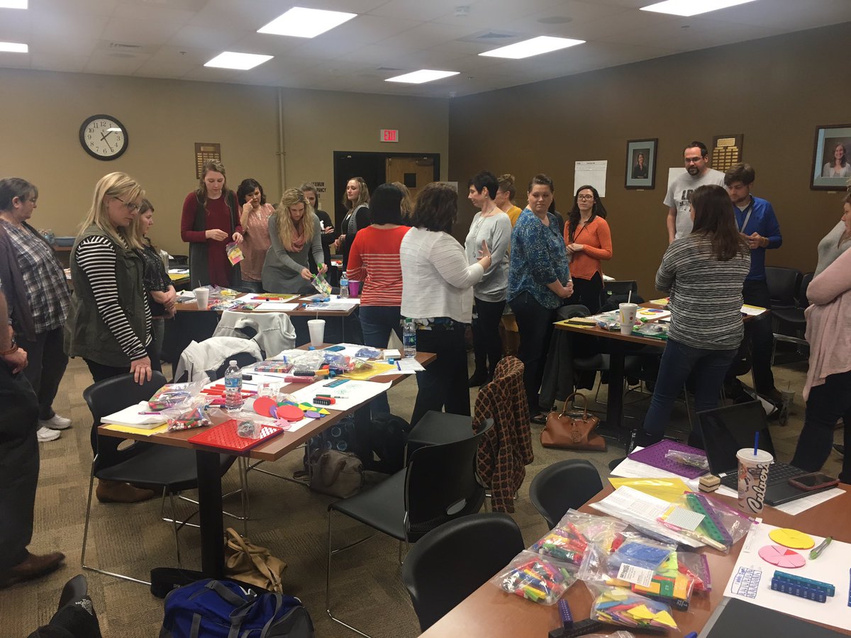 rgordon04's tweet image. Excellent activity! @CleverBluejays Ts showing some teamwork to compare fractions. @cjkmaher @goolsby_laura @Junie1865 #cr5pride
