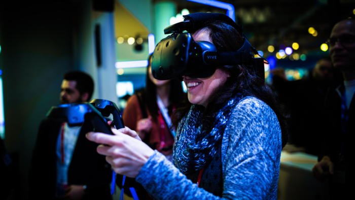 #Intel showed how #5G networking will power #VR and #selfdriving cars  pcworld.com/article/317574… @IntelITCenter