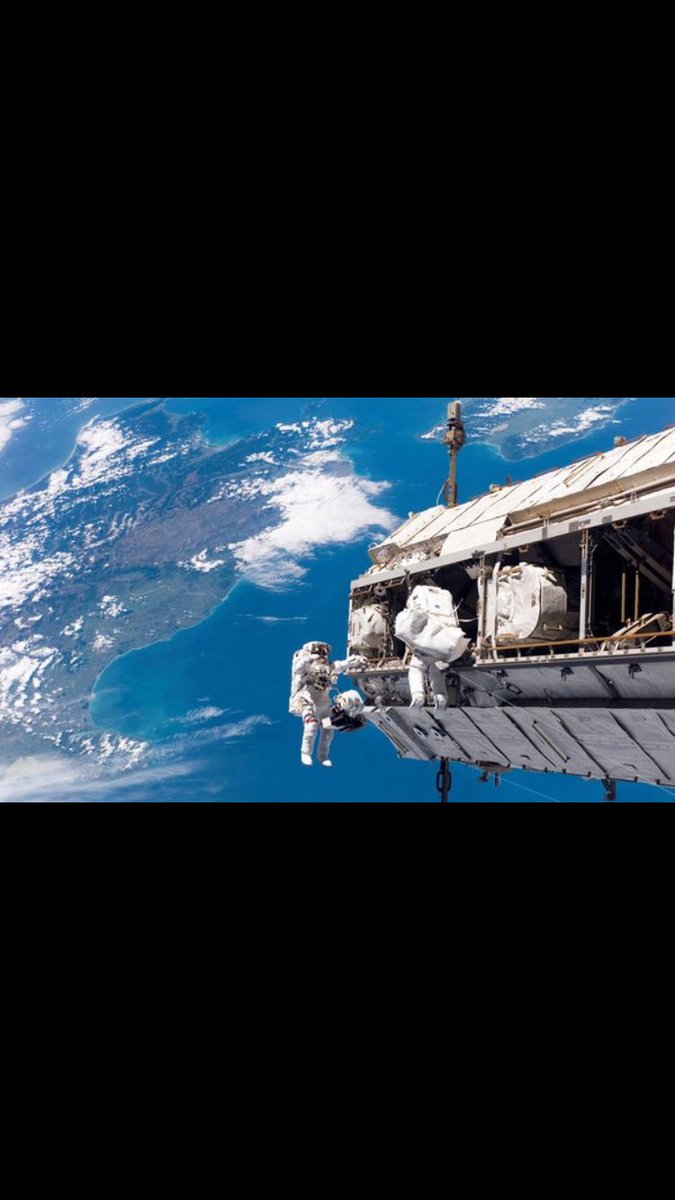 GalacticFacts's tweet photo. Astronaut during spacewalk above New Zealand. https://t.co/Mm3q9HK3IM