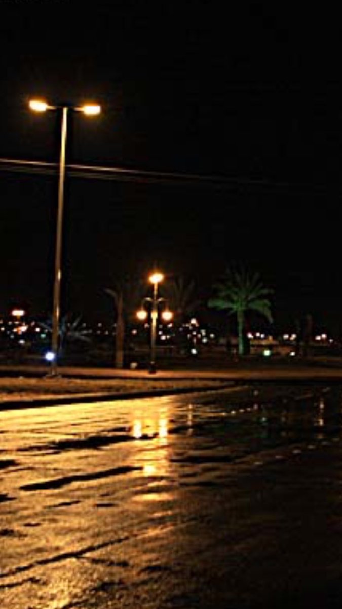 wafa_h12's tweet photo. يوم سألتك هو متى وقت اللقى كان ردك يجيب الله مطر
و المطر مالي شوارعنا وش بقى !. https://t.co/Qz0q2JNSNG