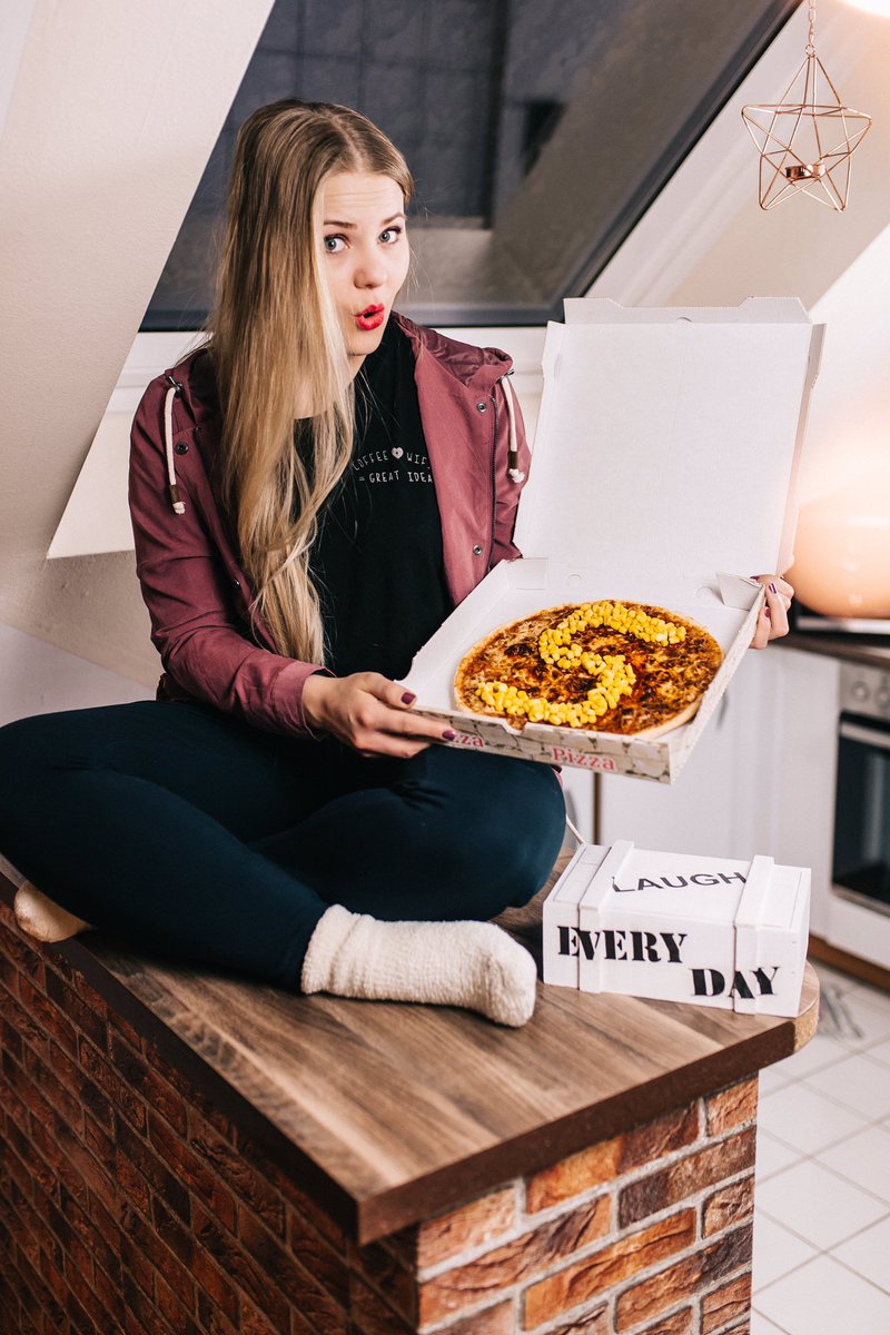 DominoKati's tweet photo. 🔶 5 DAYS! 🔶

Kids Choice Awards V o t i n g:
🔁 Retweet!

🔻 und/oder 🔻

➡️ https://t.co/ShRPBihucs ⬅️

#KCA #DominoKati #KCALieblingsvlogger https://t.co/NZQqC7iOqP