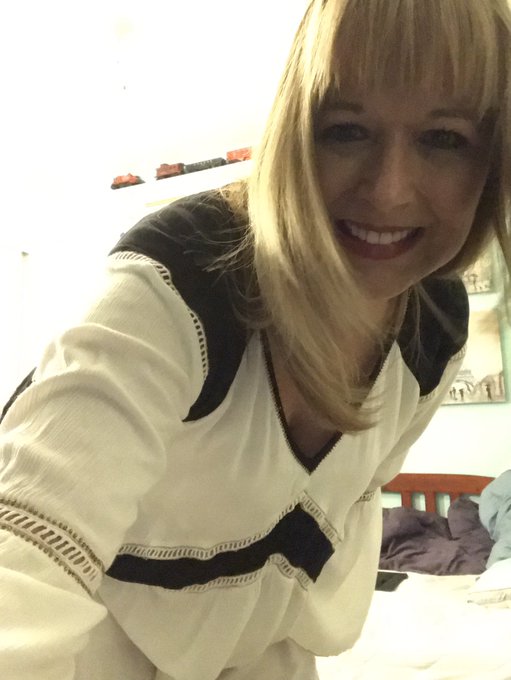 Who wants to help me unpack?  Stupid question. https://t.co/PaToNRFkkT<a href="/tag/newprofilepic"class="tags"><span>#newprofilepic</span></a>