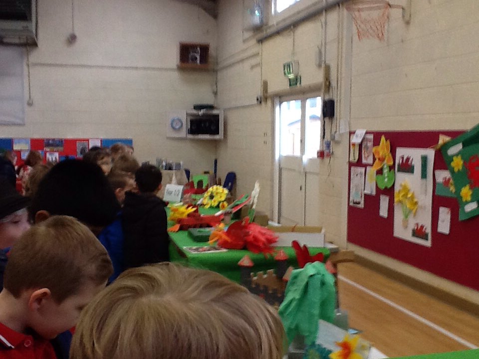 PenllergaerP's tweet photo. #PPS1/2 enjoyed popping down to the barn to see the art and craft produced by everyone. #PPSCym #PPSArt https://t.co/Kxi0wqu6wL