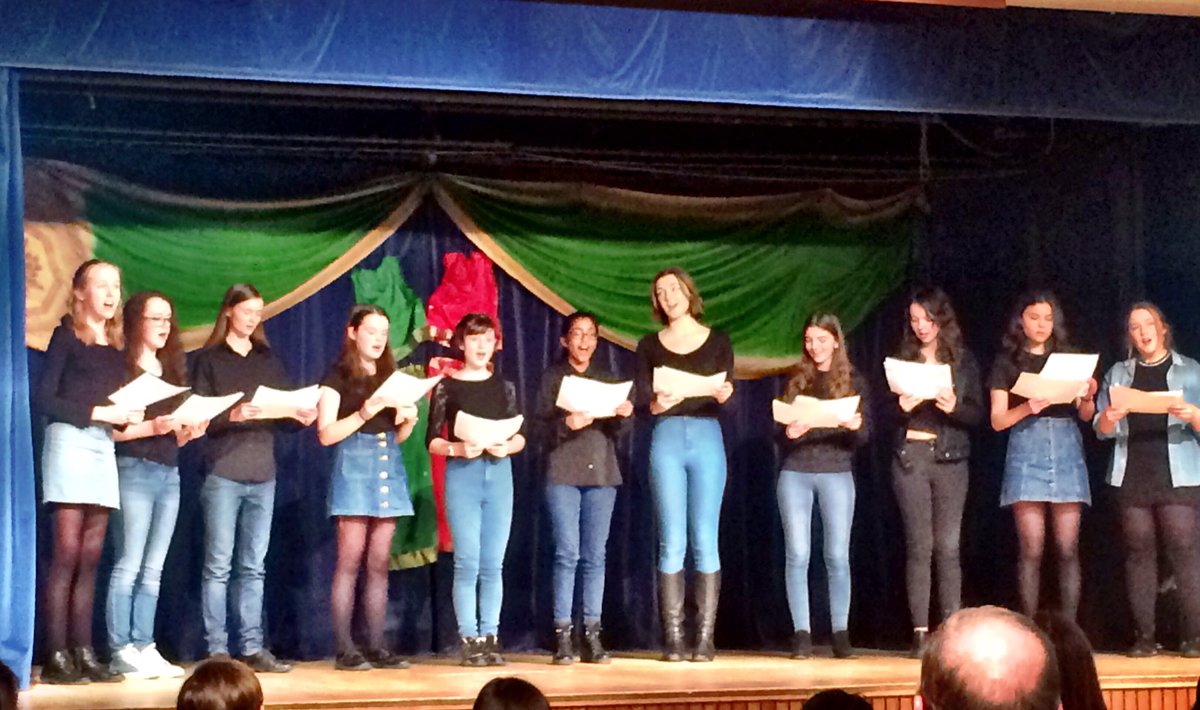 tiffingirls_sch's tweet photo. A cappella choir singing at #kulturefest for #ragfest! #tgs4uws https://t.co/6xja85KJjP