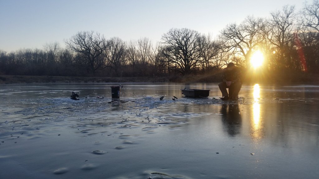 Take_Me_Fishing's tweet photo. What are the best #icefishing spots in the world? Check it out: https://t.co/GTjQ40ZHlE https://t.co/sNTLSxMOJu