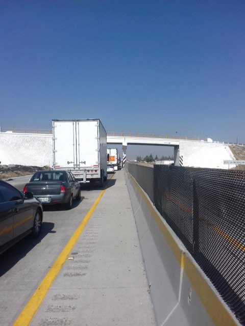 JesusAndradeTr1's tweet photo. Trafico totalmente  detenido km150 sentido puebla https://t.co/KKZc4Dp0xb