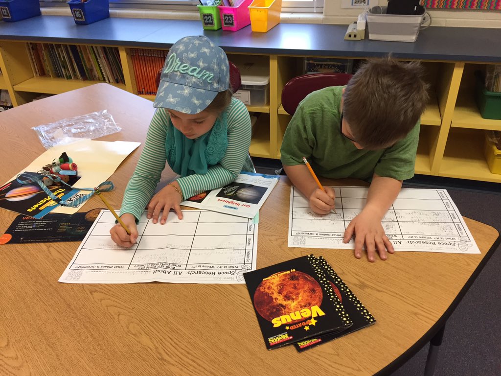 Mrs_Murray228's tweet image. "We found some more knowledge!" #kme302 #kaneland302 #planetresearch