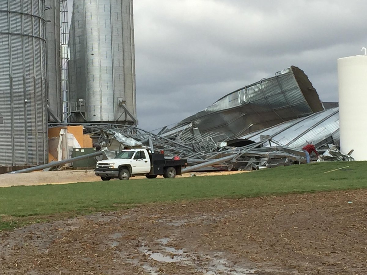 chrisleefish's tweet photo. SW Indiana 3.1.17 tornado impact on Ft Branch area #tornado #farmdamage #storm @VanderburghNRCS https://t.co/iCMpxiRvTZ
