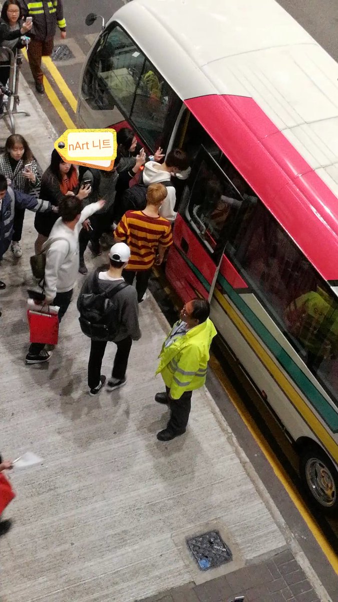 nArtwOok's tweet photo. กล้องมือถือก้อได้แค่นี้ละคะ วิ่งทันนี่ก้อบุญสุดๆละ #아스트로 #HongKong #astro #แอสโทร #วิ่งลืมอายุเลยตู https://t.co/nzAzFU2rZp