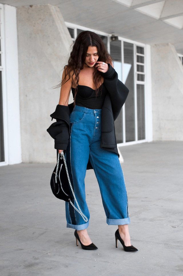 Trendtation's tweet photo. @MarayAlvarez usa este oversized jean para crear un #look de lo más #trendy... ¡nos encanta! Descubre más de sus #outfits con #Trendtation https://t.co/qHT8ykzWcb