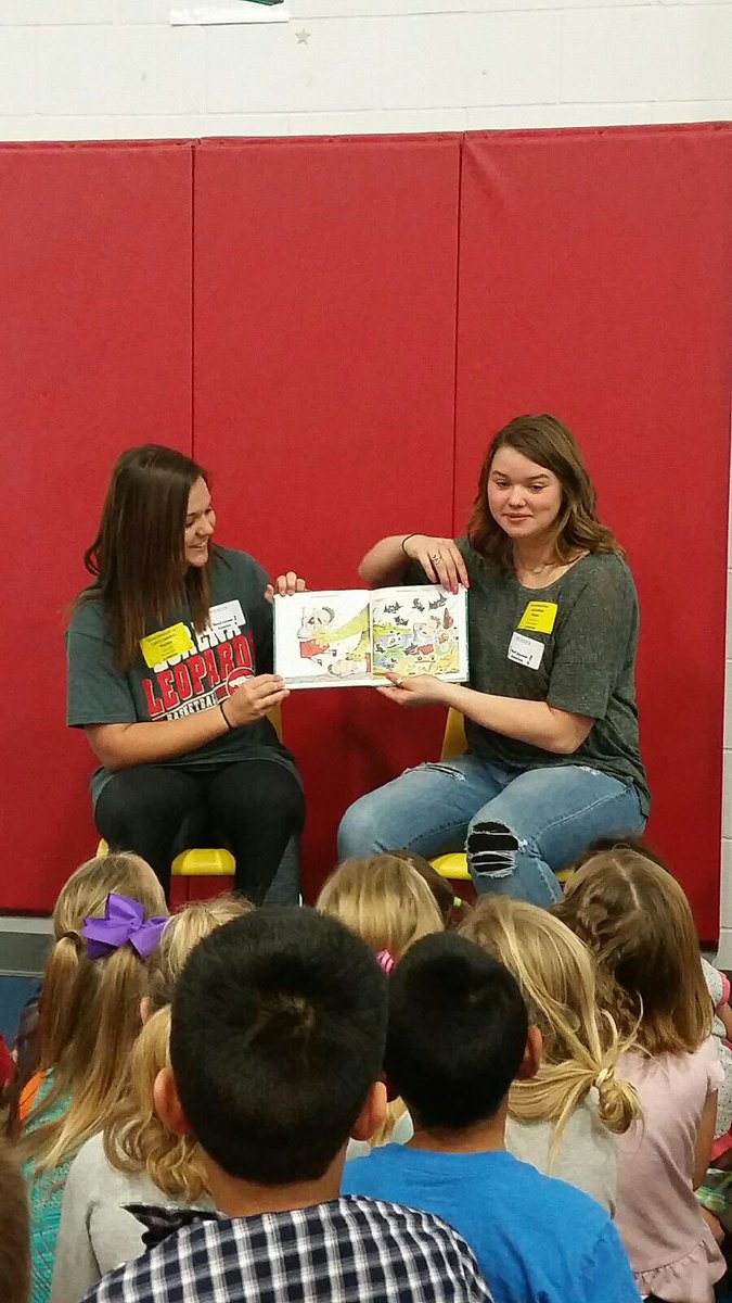 Some of our high school heroes and <a href="/BaylorWBB/">Baylor Women's Basketball</a> heroes reading to the <a href="/LorenaPrimary/">Lorena Primary</a>! Thanks @NinaBena_13 and <a href="/APrince_BU/">Alexis Prince</a>