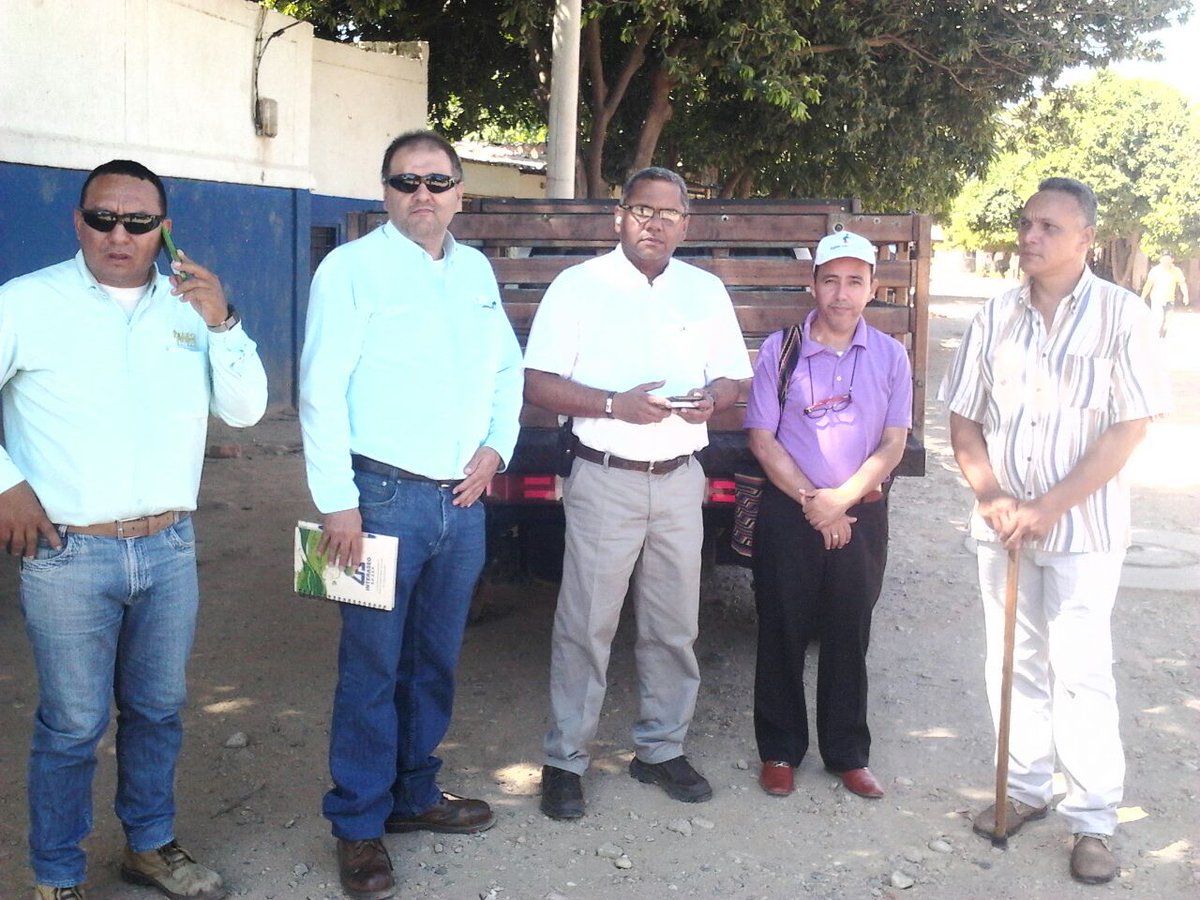 VocalDeControl's tweet photo. #VocalControl y @Aseodelnorte1 con la comunidad Barrio Galán @Valledupar_Col trabajando en equipo
Cumpliendo el deber @Superservicios https://t.co/EIILQzDtFm