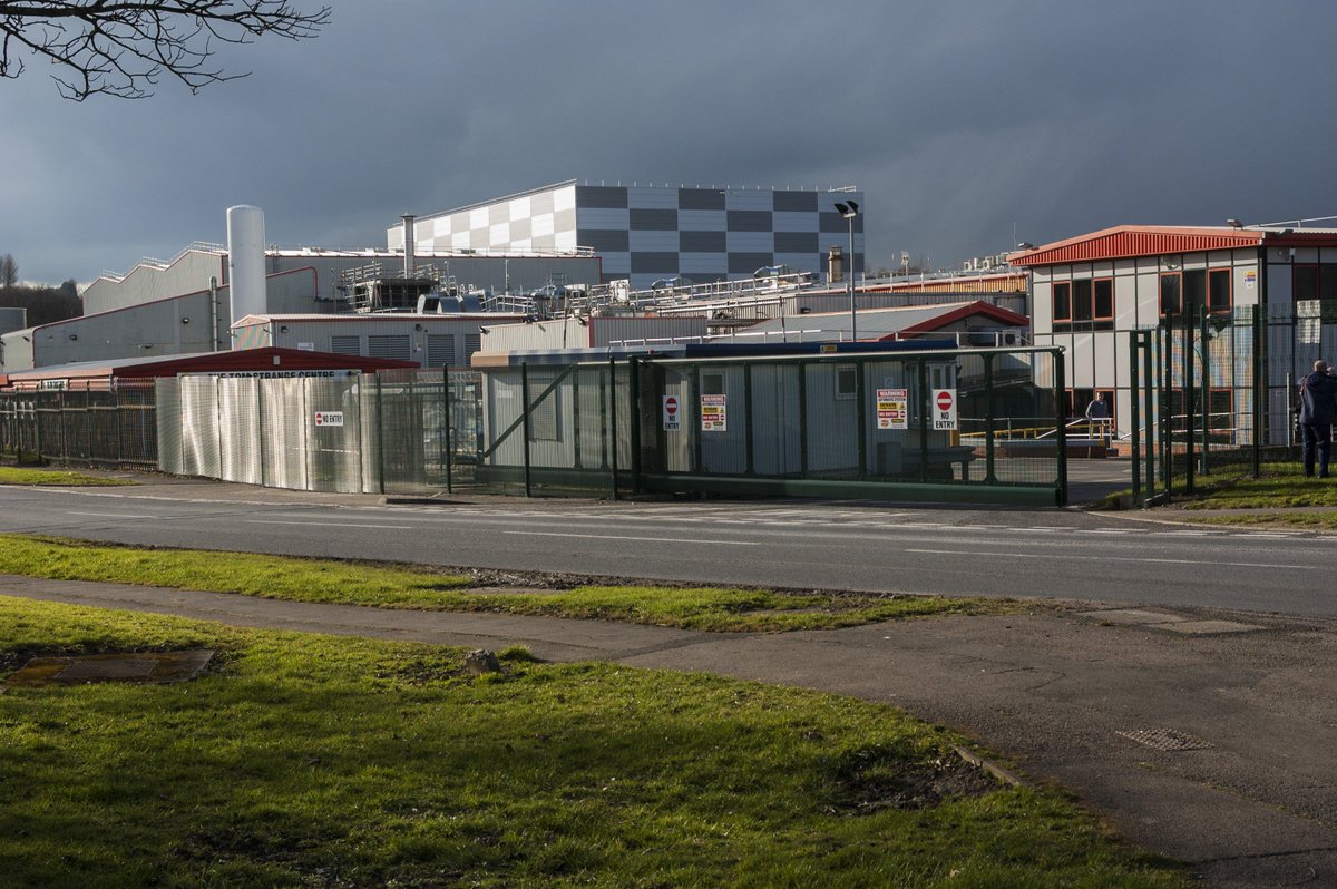 pixelritch's tweet photo. Dark skies over #walkerssnacks as closure announced today @TyneTeesWear @EastDurhamNews @NowEastDurham #peterlee more jobs lost in the area. https://t.co/6MzondZFlM