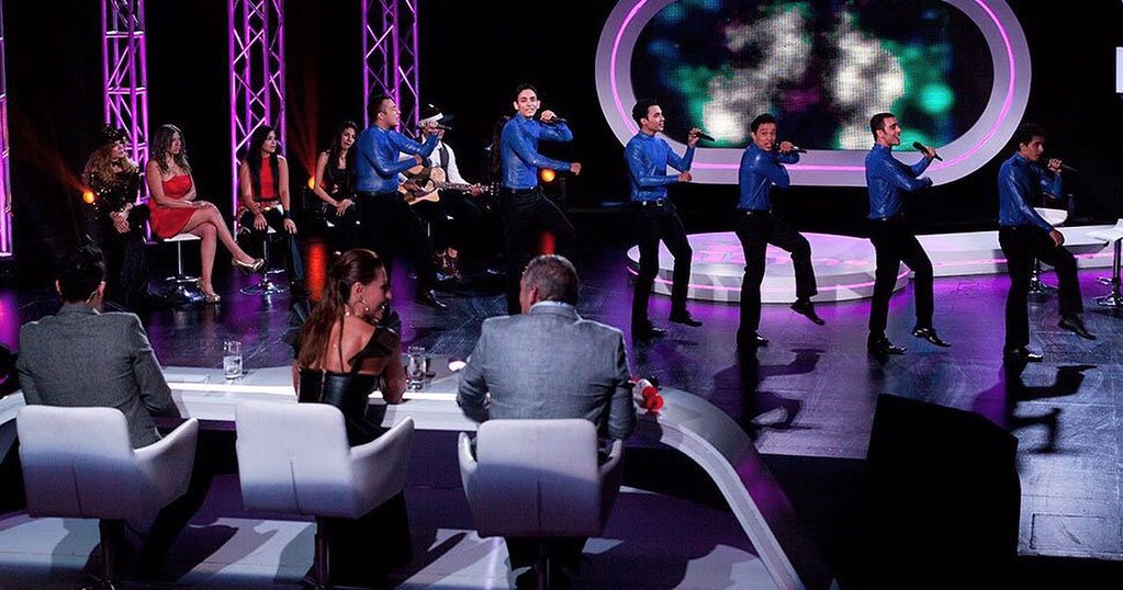 menudosforever's tweet photo. Esta noche PRIMER SHOW de @ymllmenudoer en el Reality @YomeLlamo @CaracolTV #colombia #menudoelreencuentro ..#Colombiaconmenudo ..SIGUELOS 🎤 https://t.co/KyaQeM1XWy
