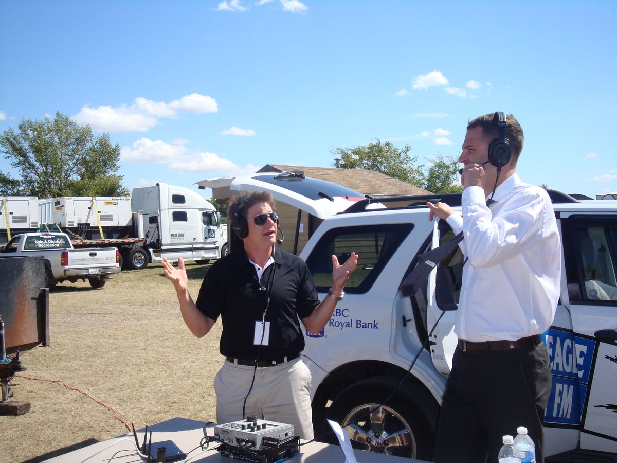 toddvallee's tweet image. @JayOnrait and @otoolethehobo returning to @TSN_Sports? Mind BLOWN!!! #coolestinterviewever #insertlookuptohimjokehere