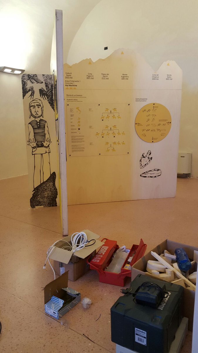 TerresMonviso's tweet photo. Lavori in corso in #Castiglia #Saluzzo di allestimento mostra #IlLupoeAltreStorie https://t.co/XVlSd6WDzG