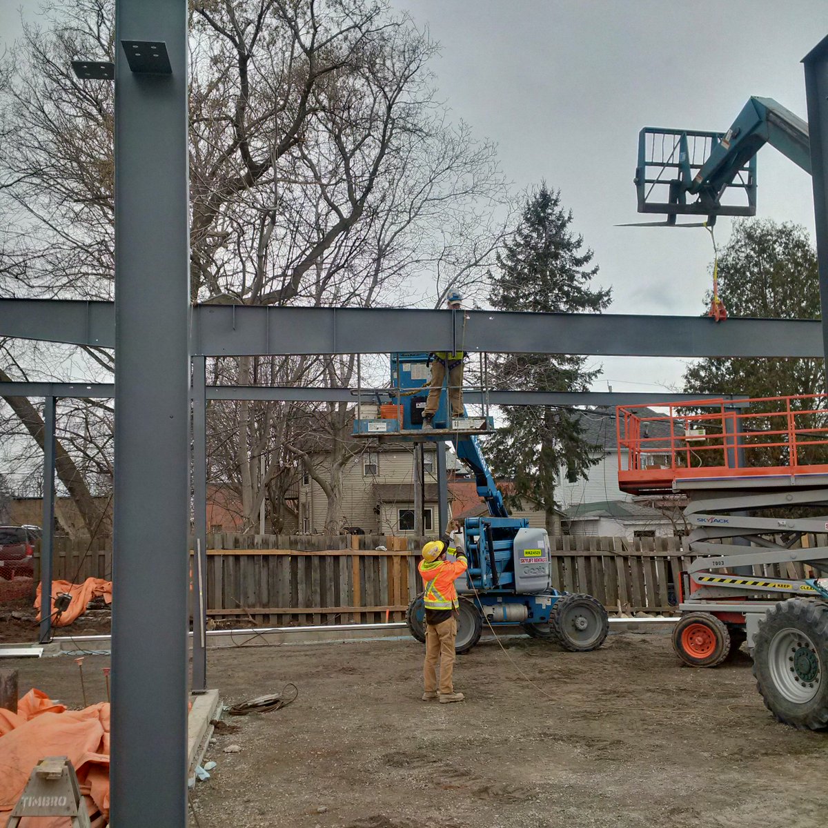 timbro_db's tweet image. Steel is going up @MPPARADISEPOOLS new location!  Opening Spring 2017! @butlerbuildings #ButlerBuilder
