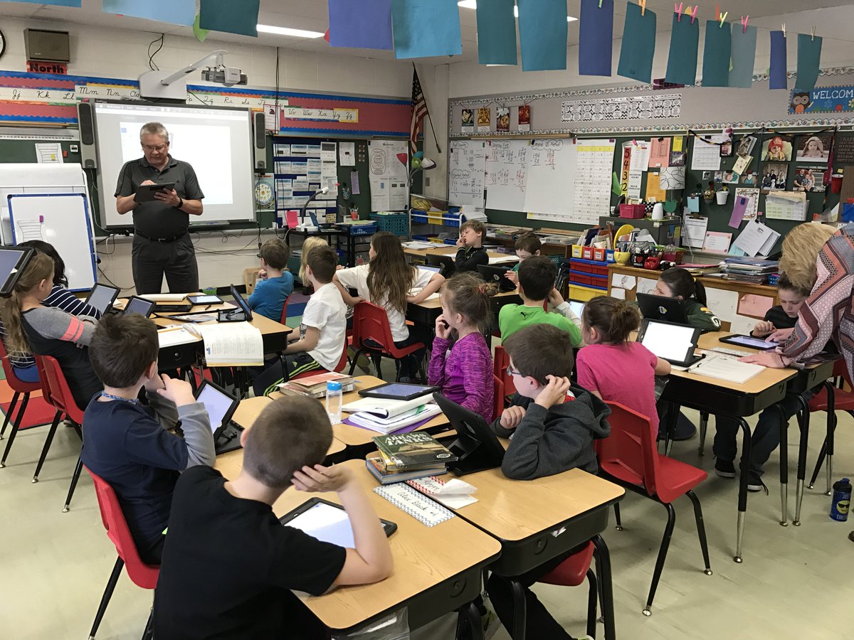 SchDistofMilton's tweet photo. Talented @DoxeyGrade3's students @gomiltonwest learn how to use the explain everything app on their iPads today. #HelpsExplain #SDMTalent https://t.co/bg9ojf4MgN