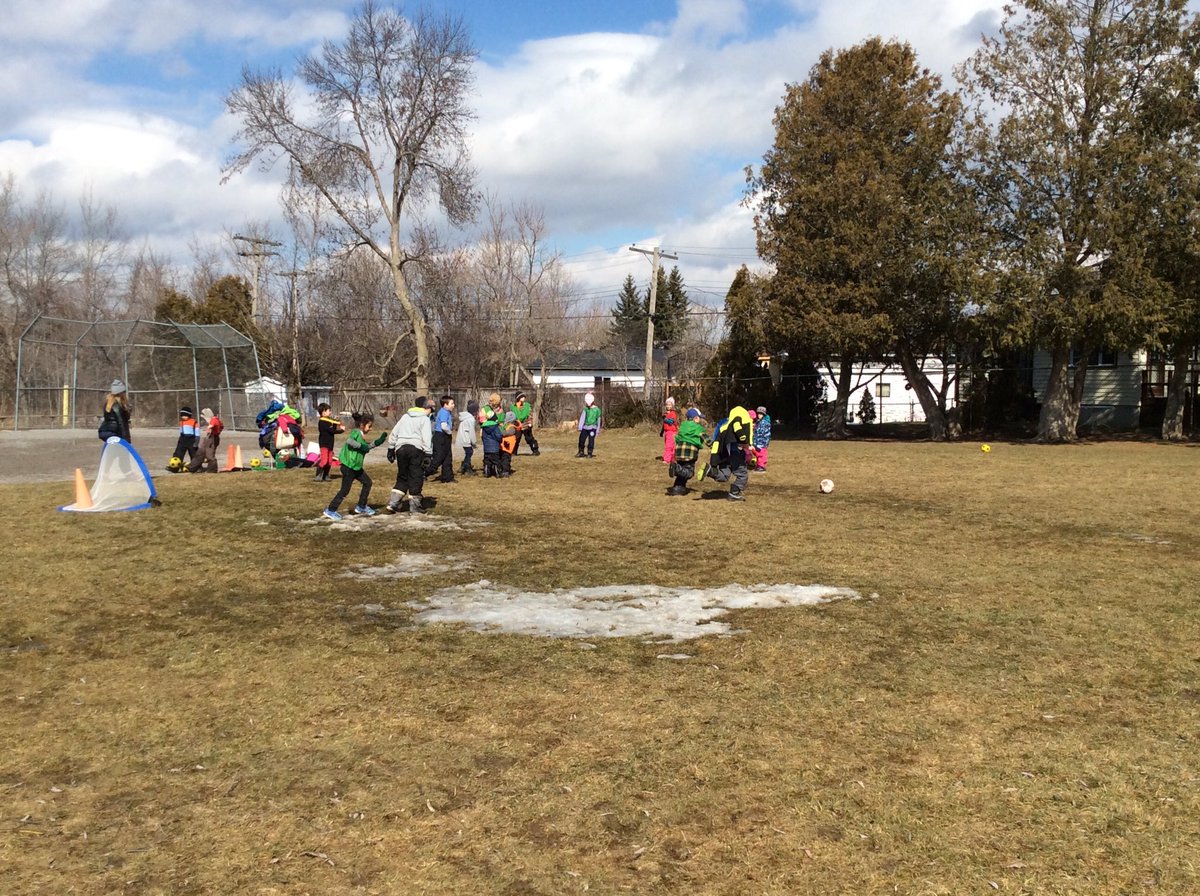 HighlandHtsPS's tweet photo. Monday's Outdoor Activity Day was lots of fun. @HealthyHighland @kprschools #outdoors #active #carnaval #KPRisAwesome https://t.co/kETZDDUjtg