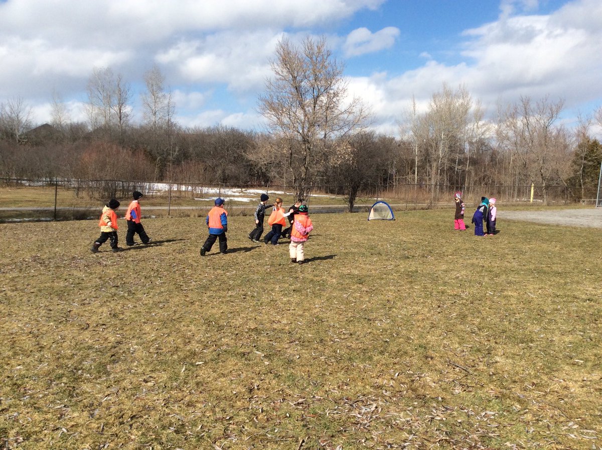 HighlandHtsPS's tweet photo. Monday's Outdoor Activity Day was lots of fun. @HealthyHighland @kprschools #outdoors #active #carnaval #KPRisAwesome https://t.co/kETZDDUjtg