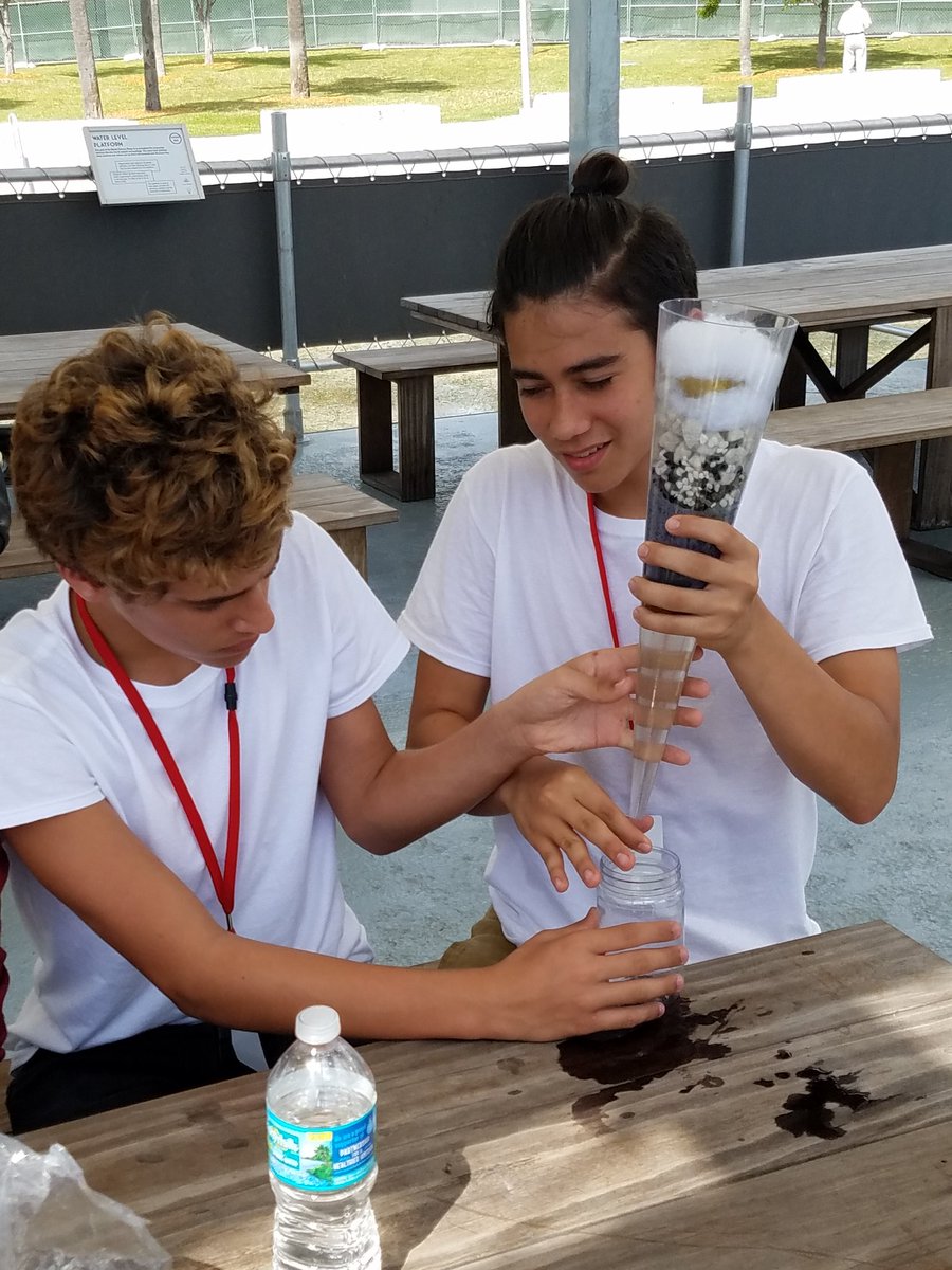 mbshSCUBA's tweet photo. Building constructed wetlands while learning about our SoFlo ecosystem #AuthenticEducation @mbseniorhigh @MBSHPTSA @seandad58 @bccespedes https://t.co/QPrT9trveB