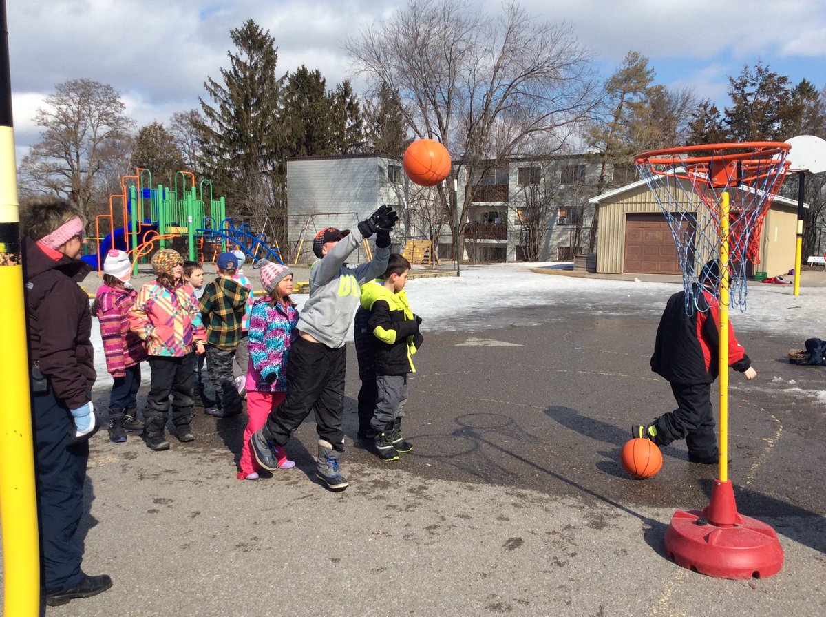 HighlandHtsPS's tweet photo. Monday's Outdoor Activity Day was lots of fun. @HealthyHighland @kprschools #outdoors #active #carnaval #KPRisAwesome https://t.co/lRYGjEk1te