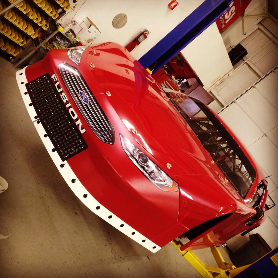 JacobViltali's tweet photo. She's coming along. Got a whole new front clip and new panels on her. https://t.co/2HCxqqfcEd