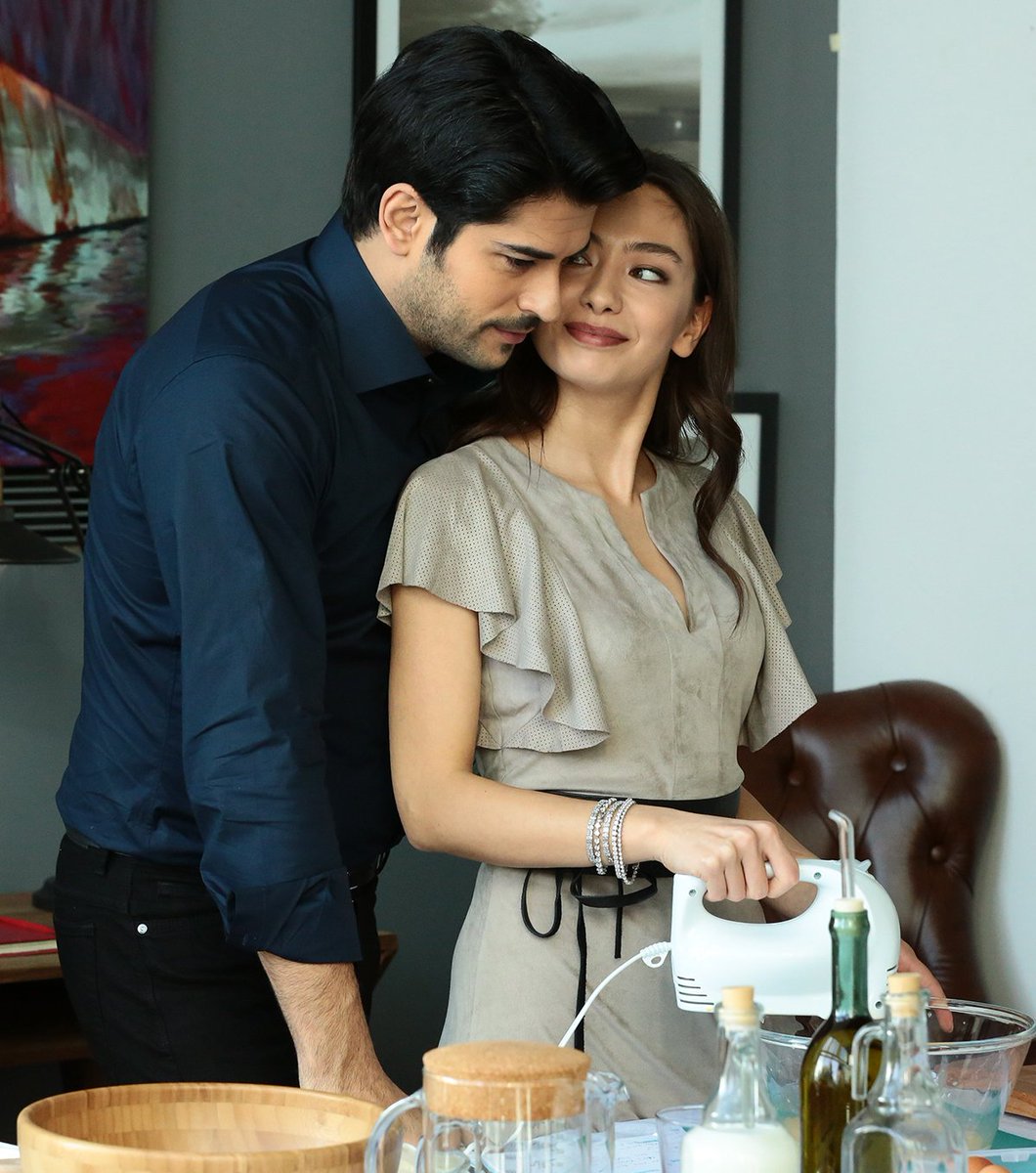 KaraSevdaDizi's tweet photo. #KaraSevda birazdan Star'da! https://t.co/8JQYne94LD  #kaçınılmaz https://t.co/ChCe9xvV1s