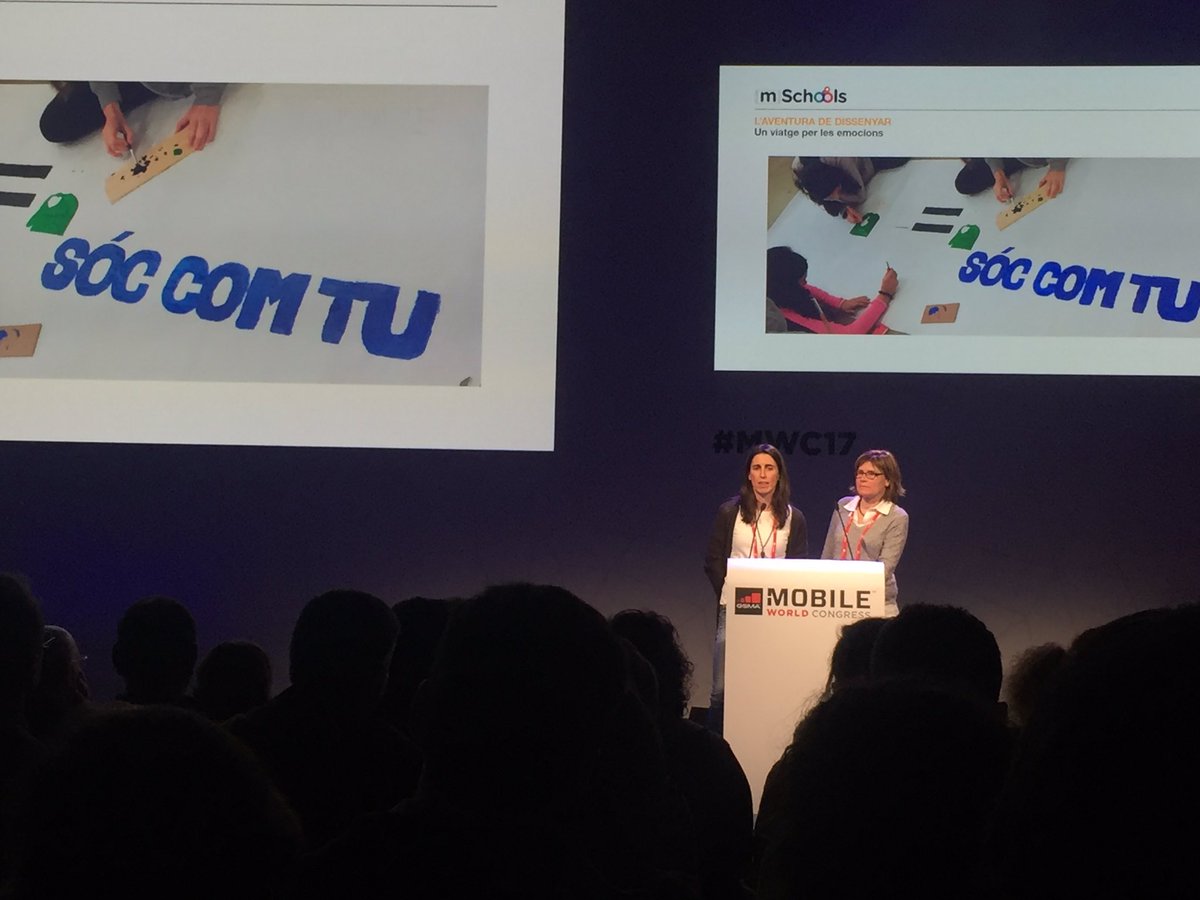 ArturColl's tweet photo. Les #LlurbaSisters, ai no, la @cllurba17 i la @techneteacher presenten el projecte #sk2mt1 al #mSchoolsEduHack https://t.co/KqeuxzlW50