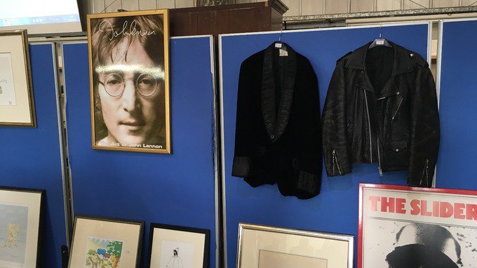 MemoryOptician's tweet image. All you need is love for John Lennon’s iconic glasses, as they fetch £2,900 at auction. ht.ly/2IPr309oj8S