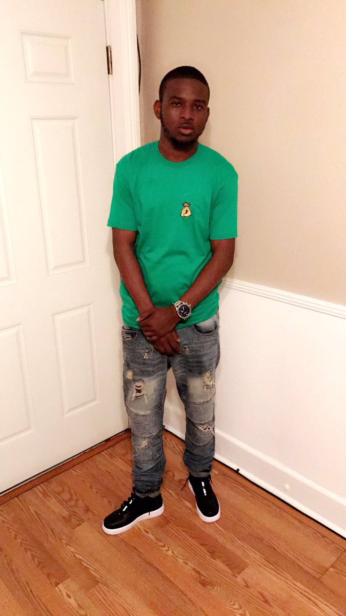 JayMaine_'s tweet photo. Look At My Kicks You Ain't Got These On #FreePoohMilly7 #FreeJoe7 #RestYoung #RestKeedy 💰😇🖕🏾 https://t.co/GFVU6SCFVQ
