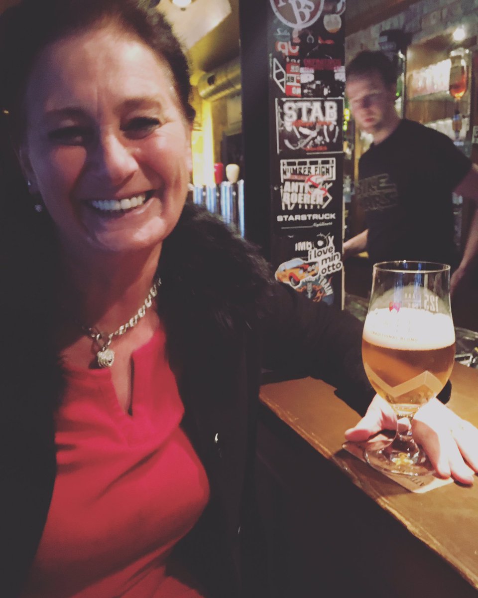 shary_vc's tweet photo. #tourneeminerale zit er op voor ons moeder! Eerste drankje #omer #omeroeliever #denbras @OmerVDG #tourneegenerale #sante #schol https://t.co/f6CaGgNotT