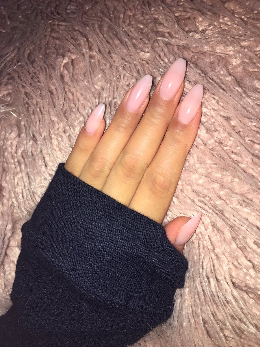 Still can't stop looking at my nails 4 days on 🙊💅🏽 <a href="/wenaildit/">Nail'd it</a> <a href="/duckanddry/">Duck & Dry</a> #gels