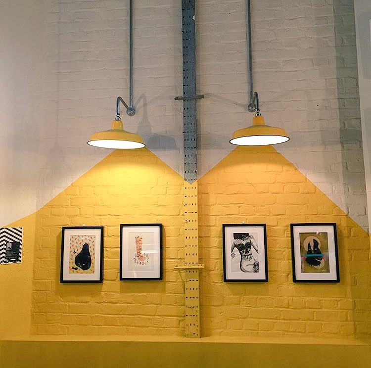 DustandThings's tweet photo. Such a different way of showing light! I love it. #inventive #creativelighting #alternativelighting #yellow https://t.co/diGqKLnV8S