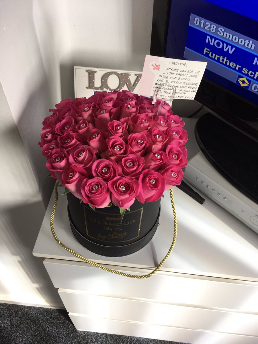 charlene_doolan's tweet photo. Loving my flowers from @lina_glamour 💗@clairesmacarons amazing 💗 https://t.co/M3yrmXnYCX