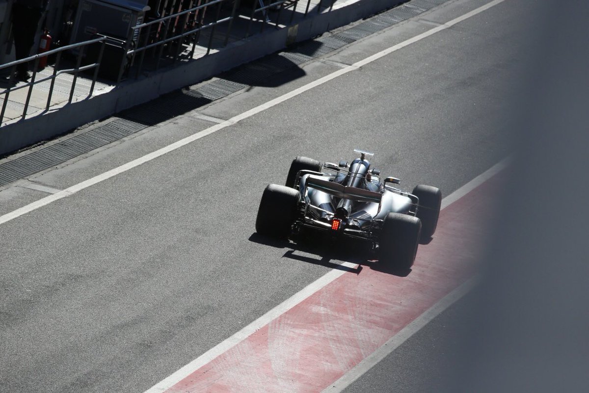 MercedesAMGF1's tweet image. The #W08 marches on... 💪

@LewisHamilton = 95 laps
@ValtteriBottas = 75 laps

170 laps in total on Day 3 in Barcelona 👊

#F1 #F1Testing