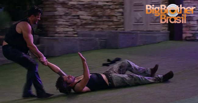 SaiBozonazi's tweet photo. Marcos "arrasta" Ilmar para brincarem juntos na piscina: https://t.co/Aafblo2W9L #RedeBBB #BBB17 by #tuiitou via @c0nvey https://t.co/9eSPzpOaIG