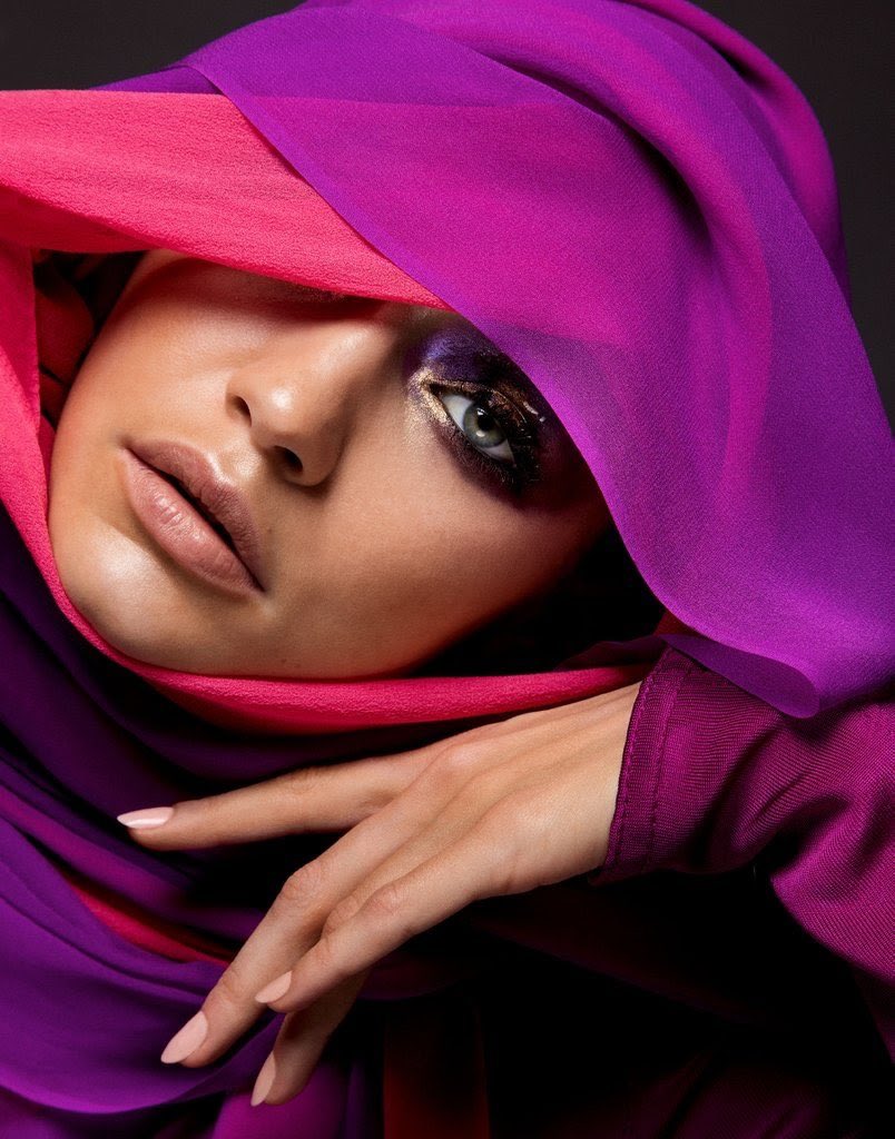 dryalb's tweet photo. Gigi Hadid for Vogue Arabia's first issue. https://t.co/SZwz6H4SG0