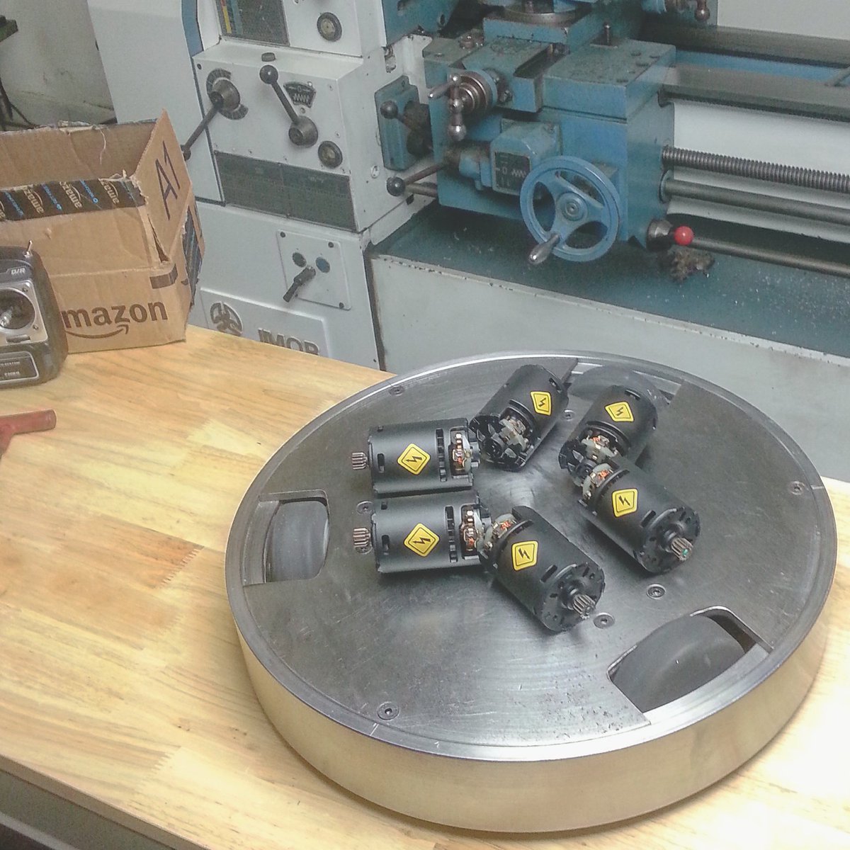 androidoss's tweet image. Six drive motors plus six weapon motors equal six motors. WHAT?!?!?! #robocore #robogames #battlebots #RobotWars