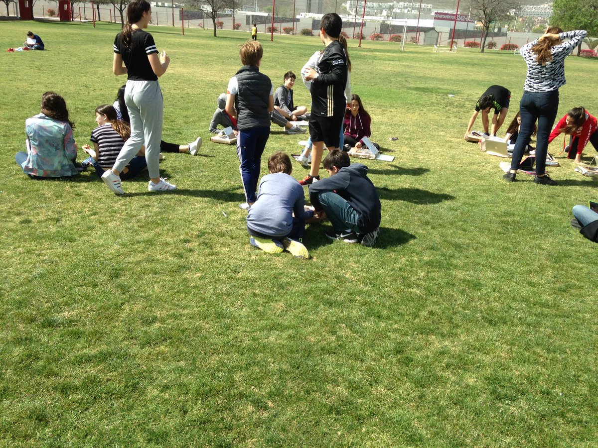 rdavisteaches's tweet photo. Experimenting with heat #energy in #sci7ASFM - #ngsschat #asfmlearns #scitlap #solaroven https://t.co/zYtYybAHXY