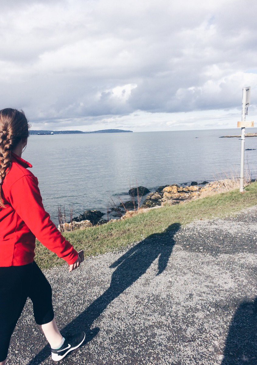 Emilymurdoch_'s tweet photo. Just two girls who claim to hate exercise doing a 2.5 mile hike π#theviewthough #iactualyhateexercise https://t.co/uWb8yZfceh