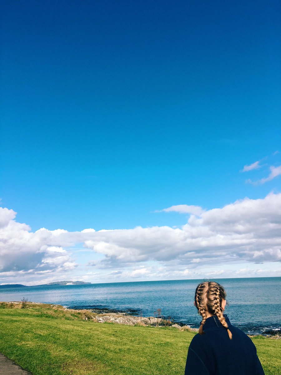 Emilymurdoch_'s tweet photo. Just two girls who claim to hate exercise doing a 2.5 mile hike π#theviewthough #iactualyhateexercise https://t.co/uWb8yZfceh