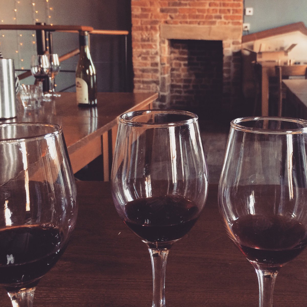 Alfred_Bar's tweet photo. Great wine tasting curtesy of Alix Roque from #DomainedeClovallon with @TheReliance, @richfidd, @CrossKeysLeeds! #wine #naturalwine #viogner https://t.co/c9jR24to5F