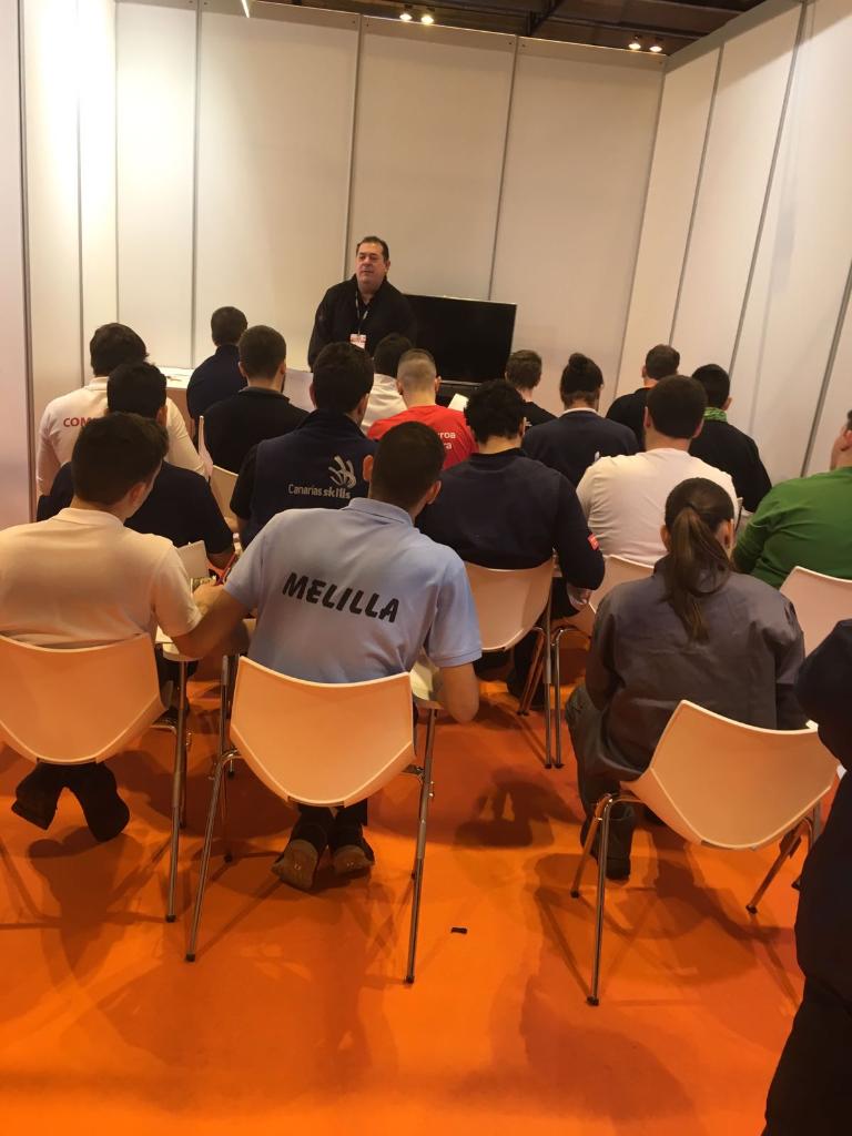 SchneiderES's tweet image. Victor, Elena...y todos los participantes de #SpainSkills ¡Sois geniales! #LifeIsOn #FPImparable @IESCosmeGarcia @iescorella @IES_Zapaton