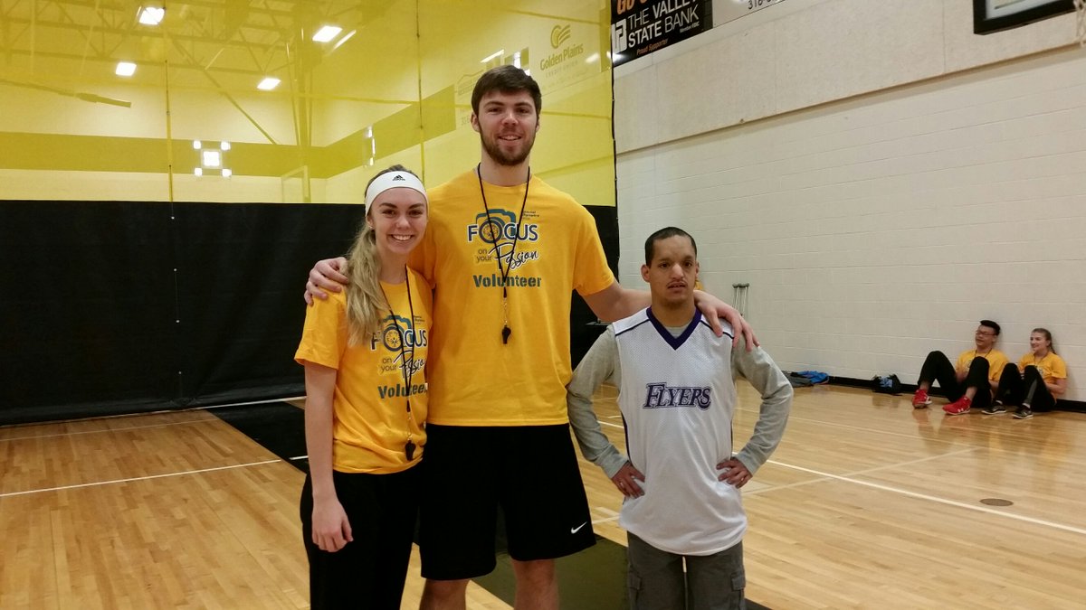 USD265_EHS's tweet photo. EHS bball players & NHS members volunteered at the Special Olympics Regional Bball Tourn. Volunteers & participants had a blast! #ehsfam1617 https://t.co/PH7dtsVm7O